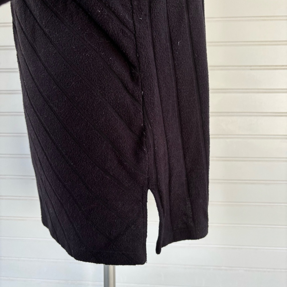 Liz Claiborne sweater Size Medium - Picture 5 of 7
